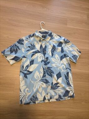 Quiksilver Blue and White Tropical Short-Sleeve Button-Down